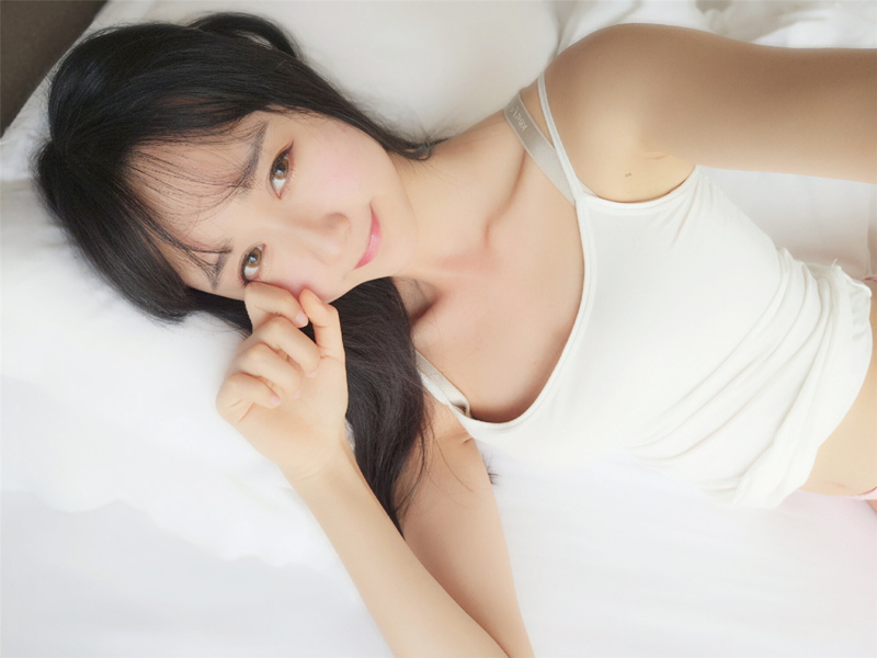 木绵绵owo白色背心作品观看