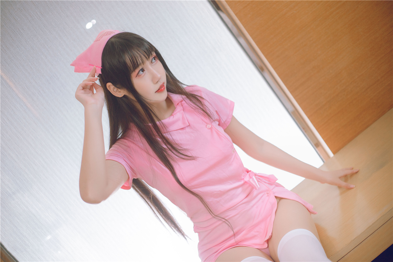 不呆猫粉色睡衣护士作品图片鉴赏