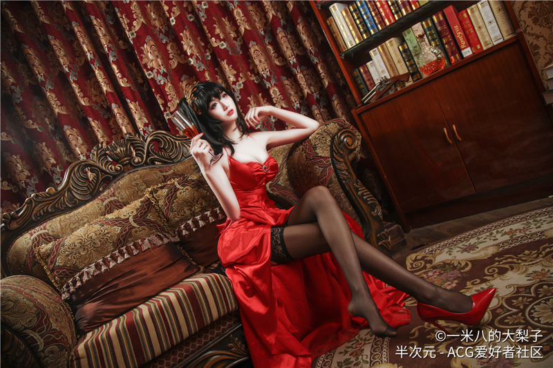 一米八的大梨子大风礼服cos图片作品免费分享