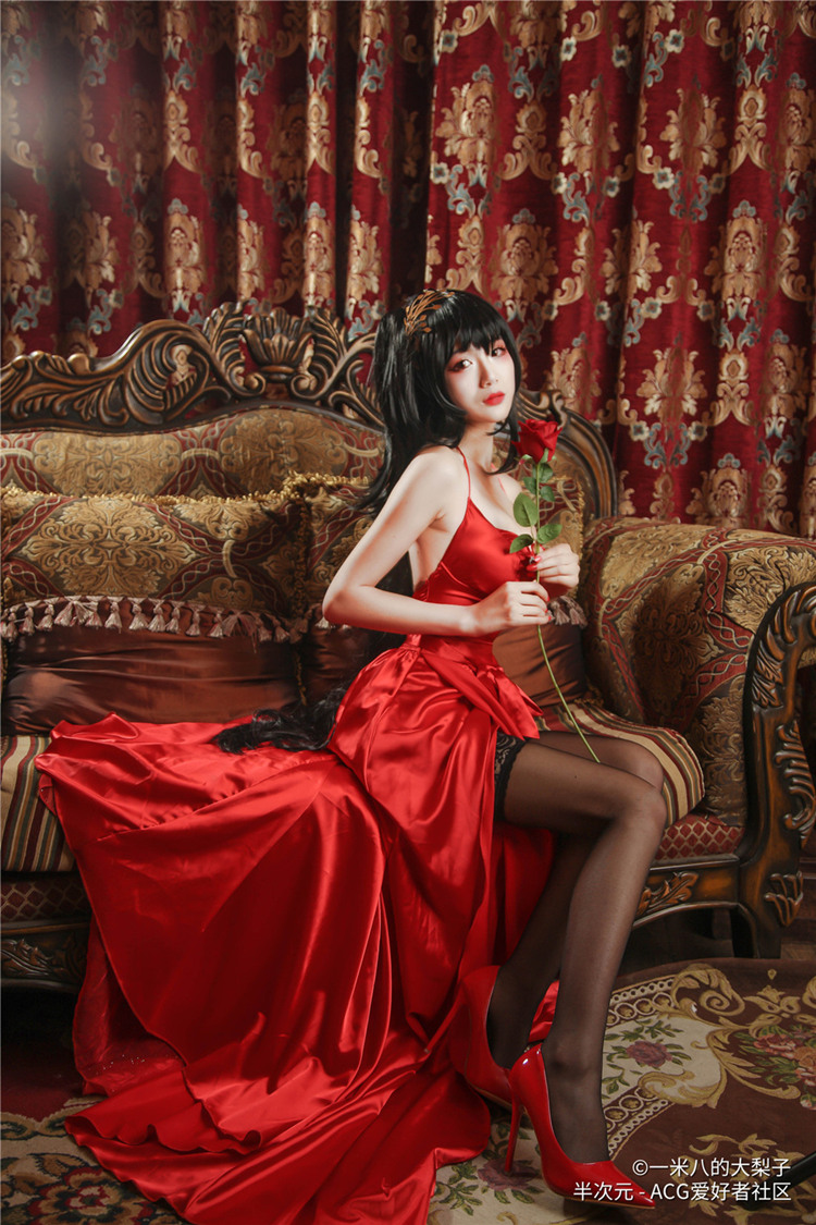 一米八的大梨子大风礼服cos图片作品免费分享