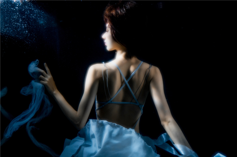 木绵绵owo清澈水下图片分享