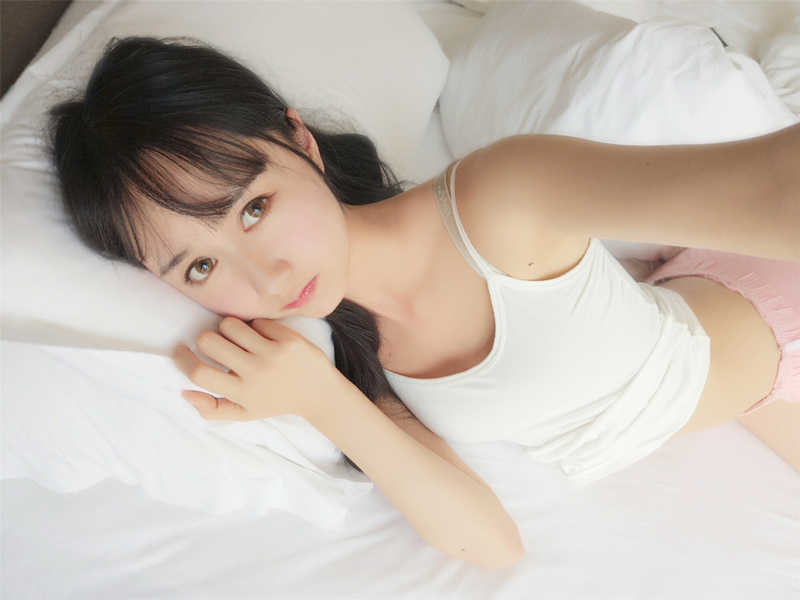 木绵绵owo白色背心作品观看