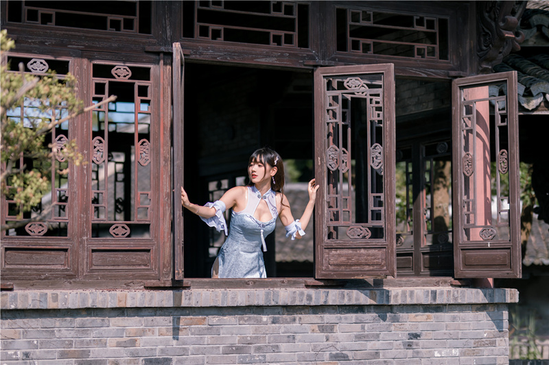 kyokyo沉迷汉堡王蓝色桃花旗袍图片鉴赏