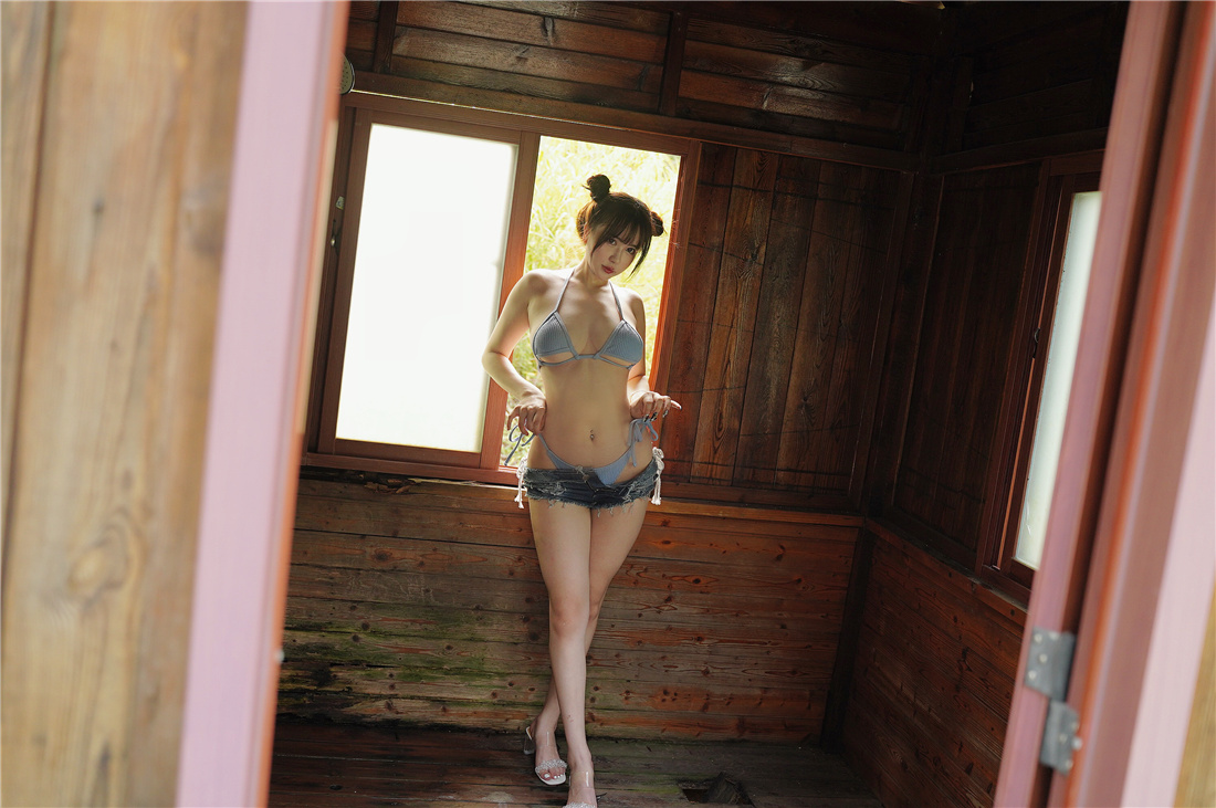 Tina很妖孽呀蓝色比基尼作品图