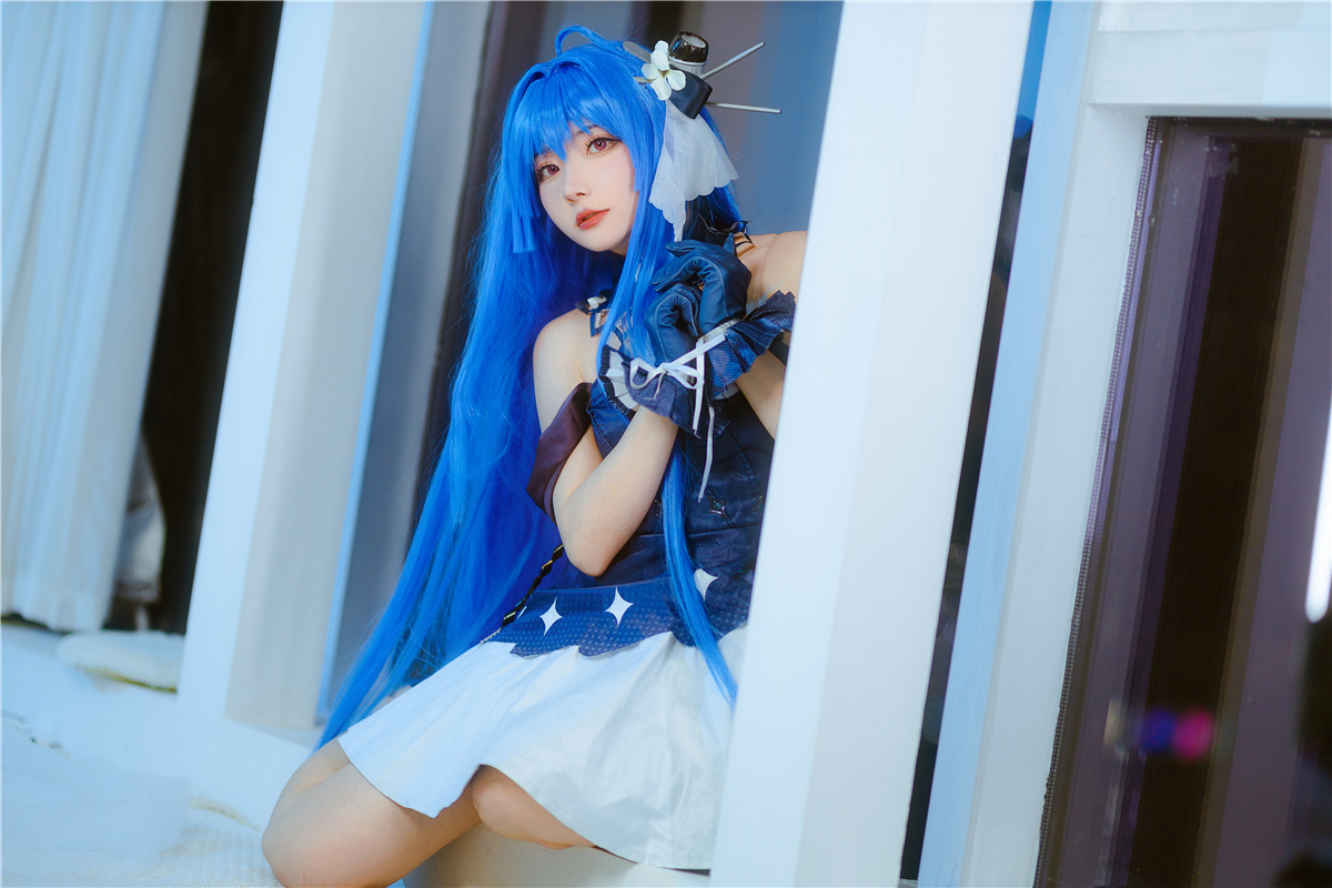 是三不是世w海伦娜cos图免费看