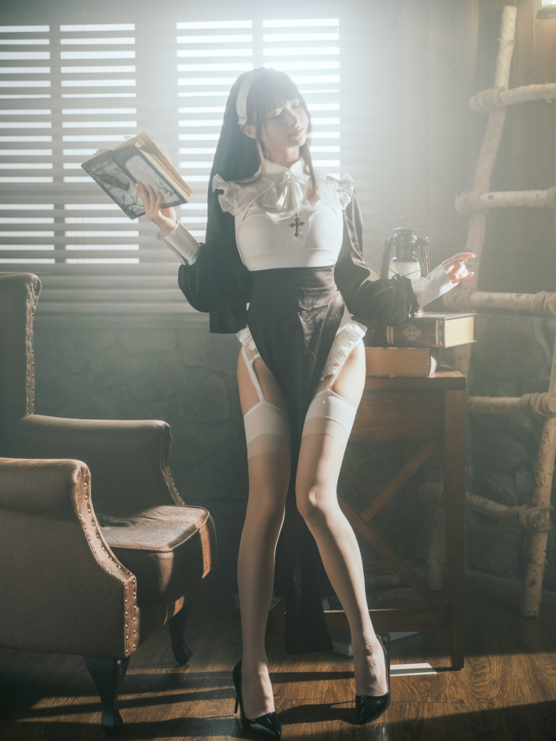 河豚抚子修女cos图