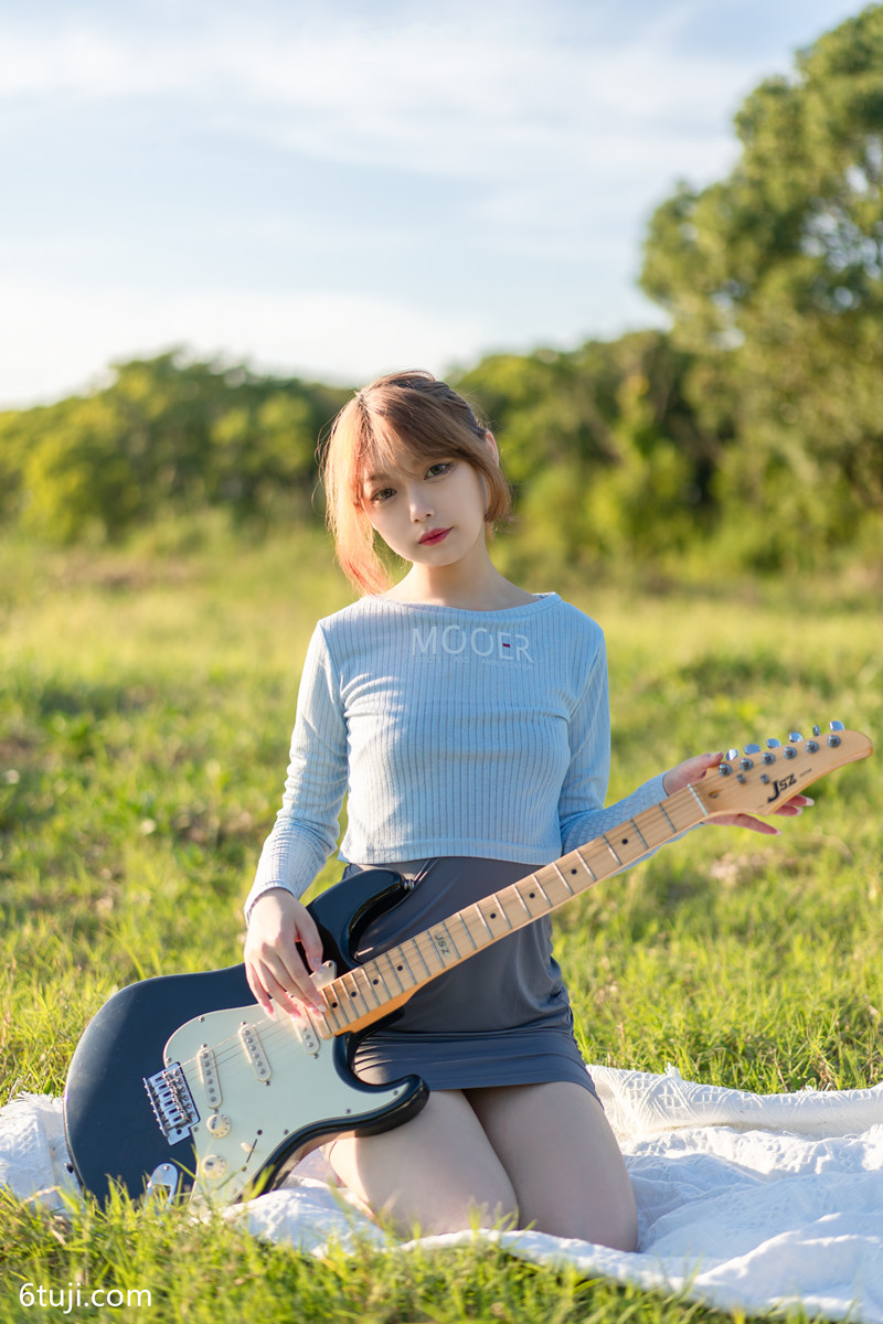 梨瑾瑾吉他妹妹cos图