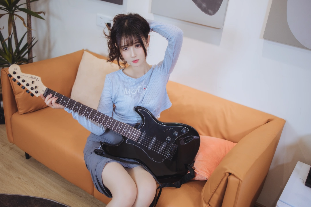 羽生三未吉他妹妹cos图分享