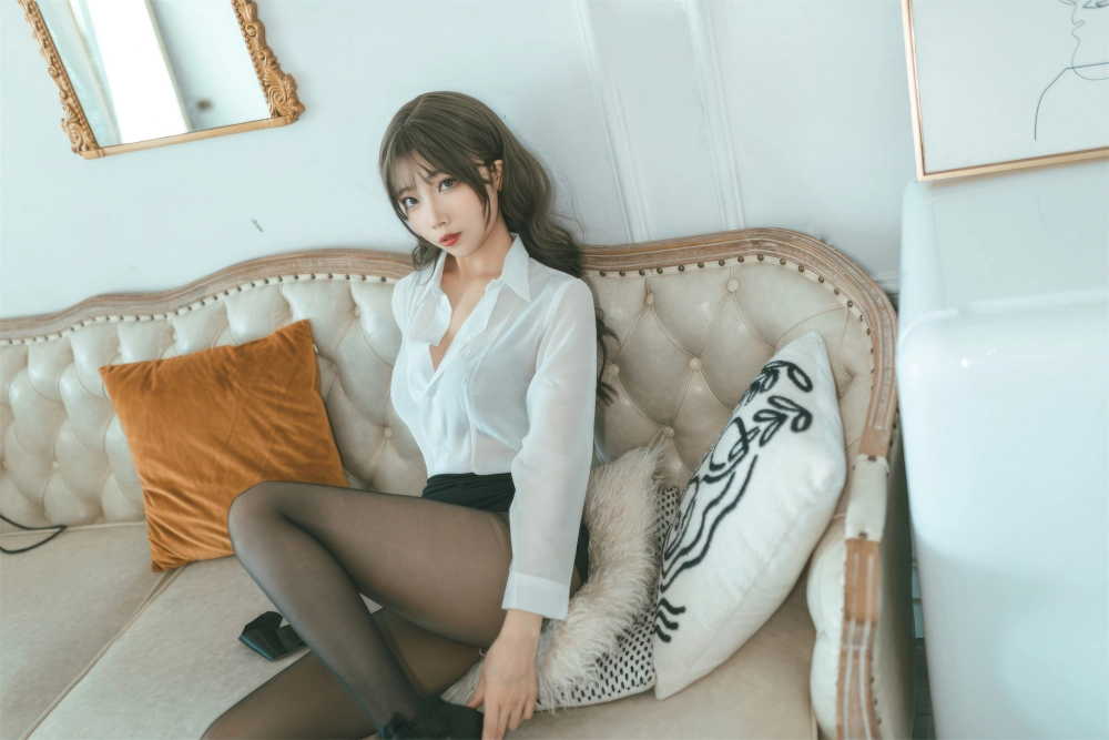 杏仁曲奇OL额外时间cos图分享