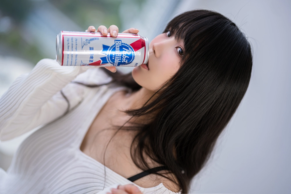 汪知子醉酒cos图片，微醺也是一种风情