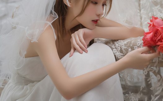 凛子酱婚纱cos图