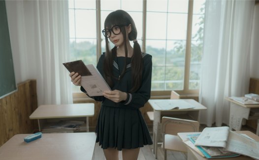 西园寺南歌与班长的游戏cos作品