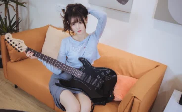 羽生三未吉他妹妹cos图分享