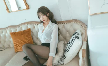 杏仁曲奇OL额外时间cos图分享